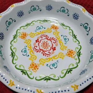 Beautiful Nordic ware Ceramic Collection Pie dish